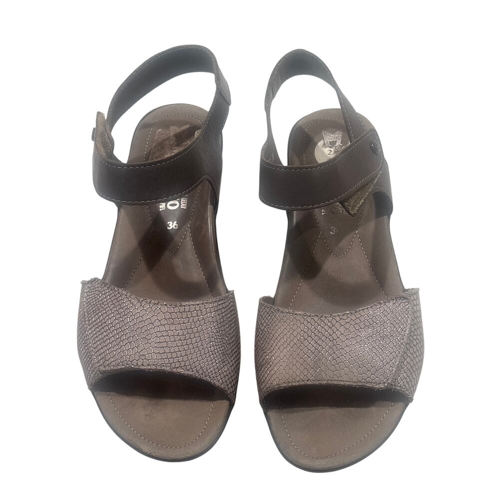 Women’s 6 Mephisto Sandals